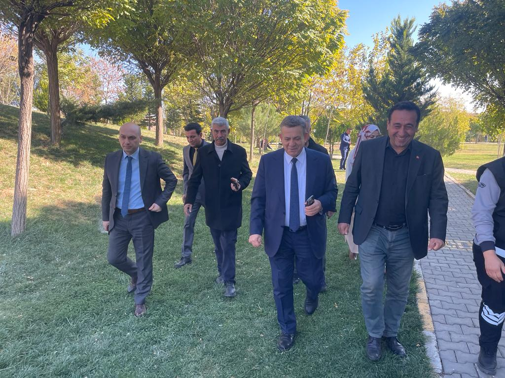 ALİ ERDEMOĞLU BESNİ İ&Ccedil;İN ELİNİ TAŞIN ALTINA KOYDU
